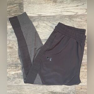 Under Armor size L Lightweight two toned joggers